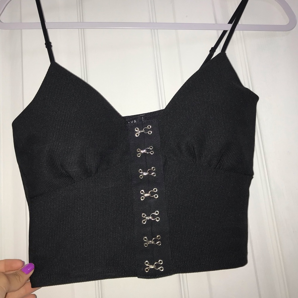 Black cropped top🖤